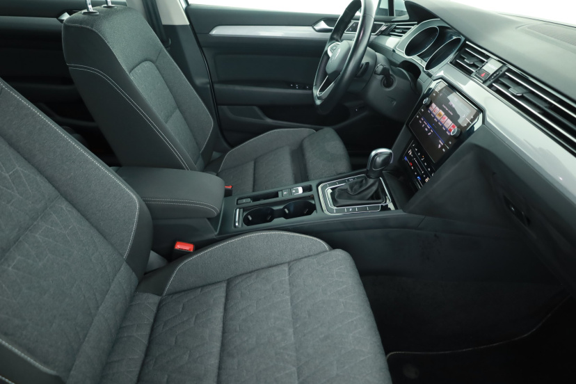 Volkswagen Passat, 2023
