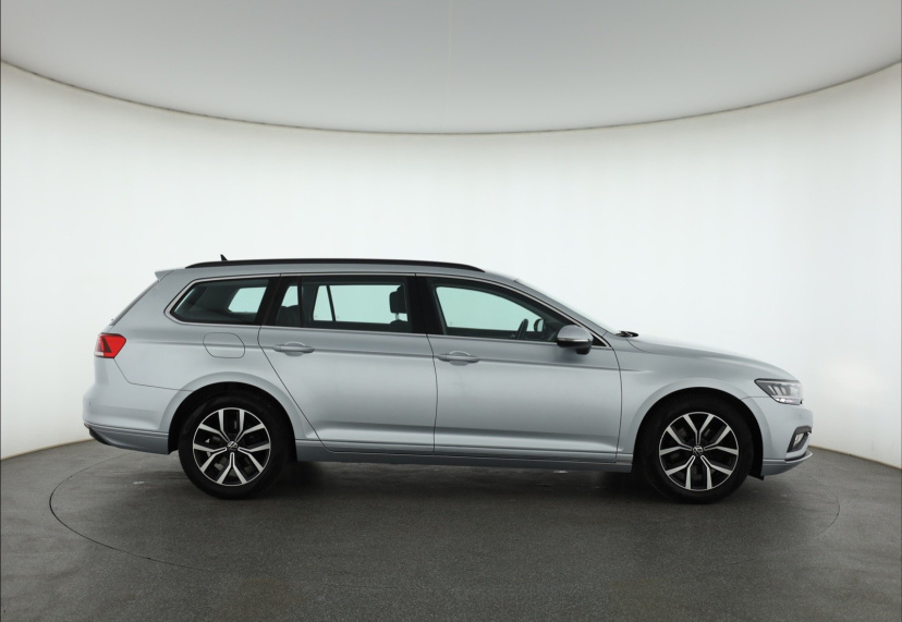 Volkswagen Passat, 2023