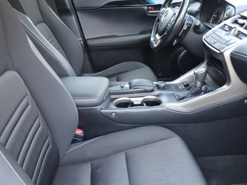 Lexus NX, 2015