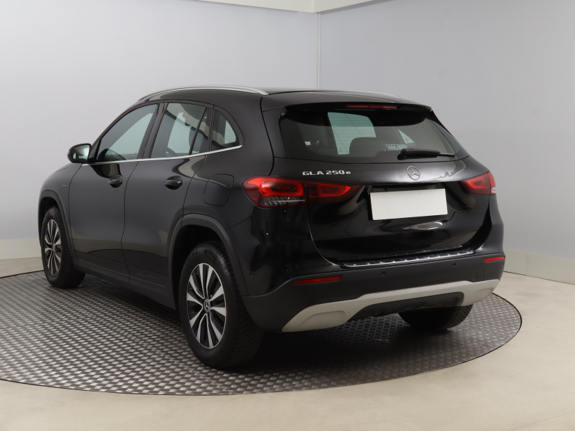 Mercedes-Benz GLA, 2021