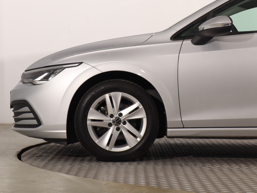 Volkswagen Golf, 2023