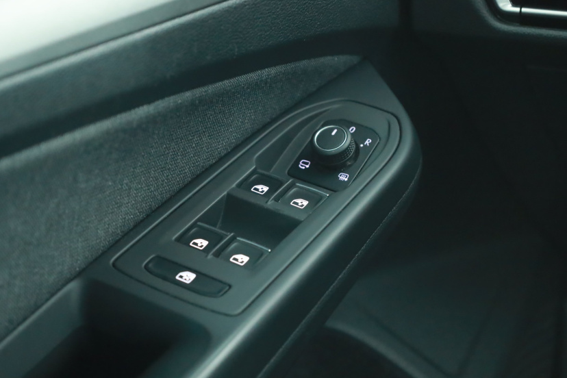 Volkswagen Golf, 2023