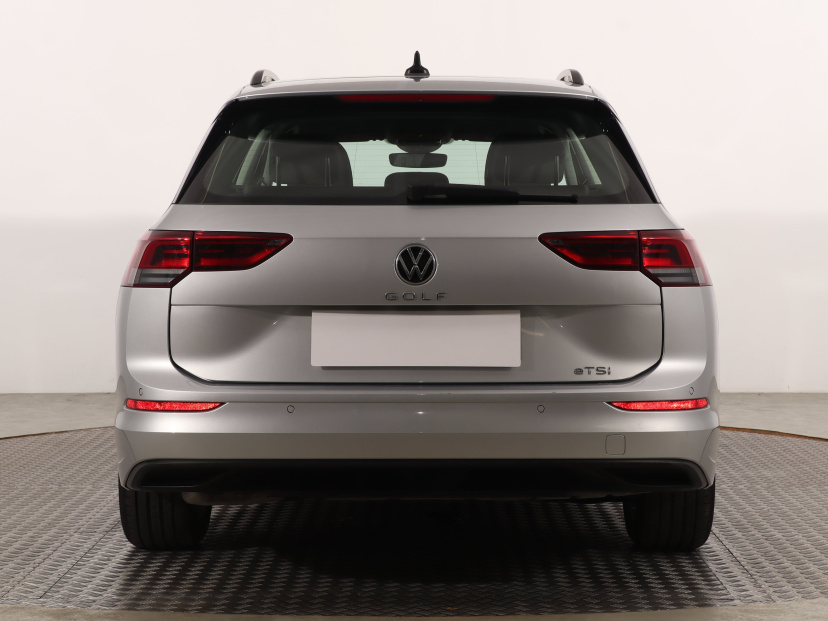 Volkswagen Golf, 2023