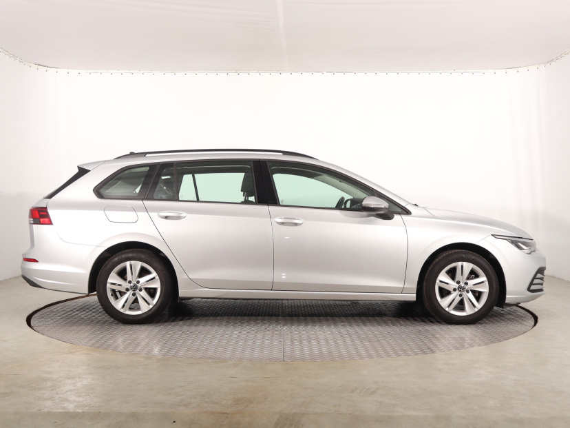 Volkswagen Golf, 2023