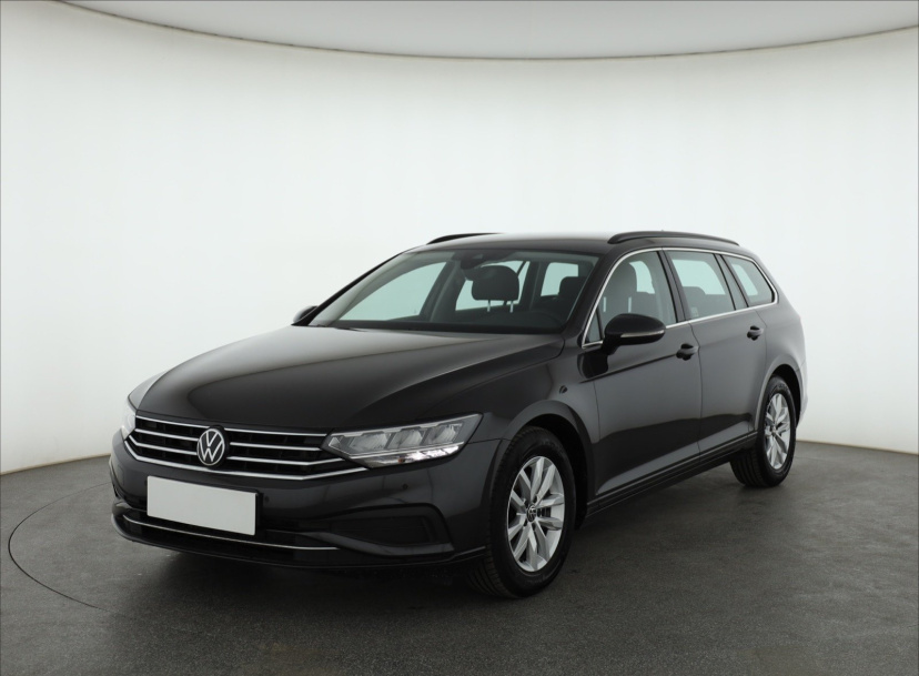 Volkswagen Passat, 2022
