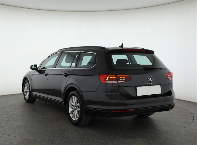 Volkswagen Passat, 2022