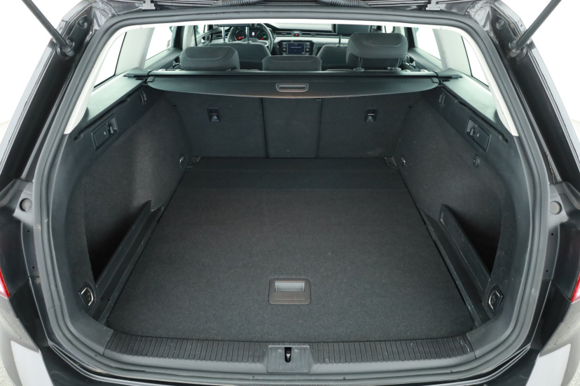 Volkswagen Passat, 2022
