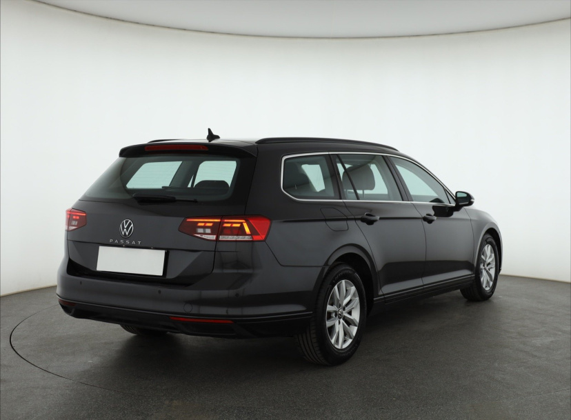 Volkswagen Passat, 2022