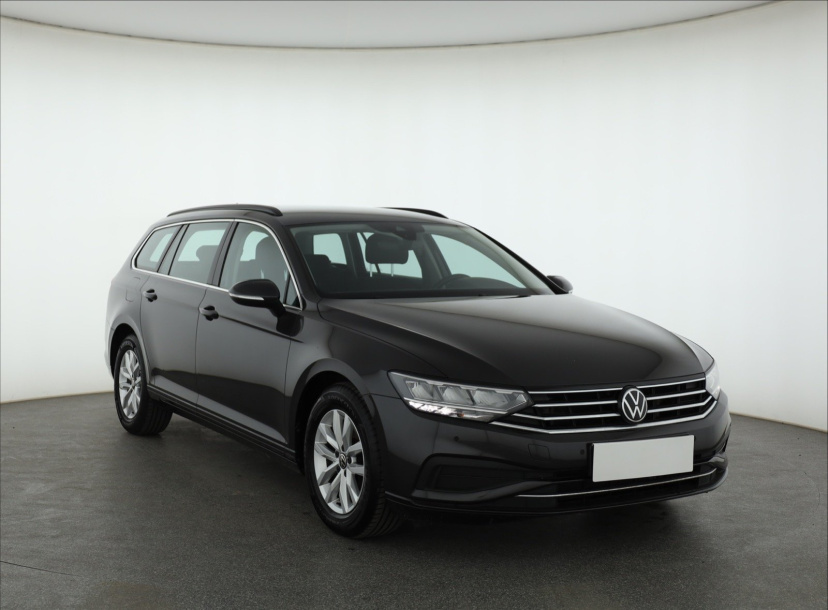 Volkswagen Passat, 2022