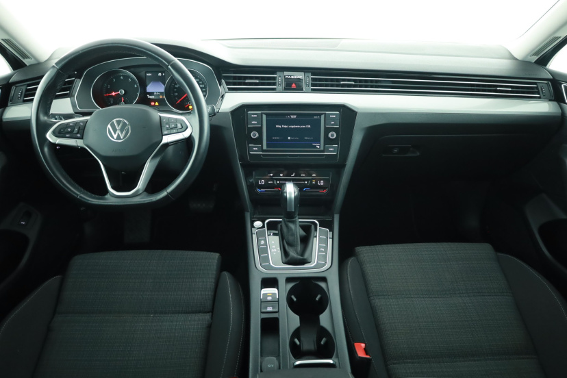 Volkswagen Passat, 2022