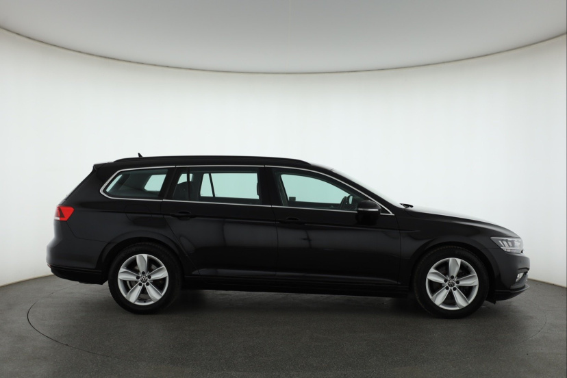 Volkswagen Passat, 2021