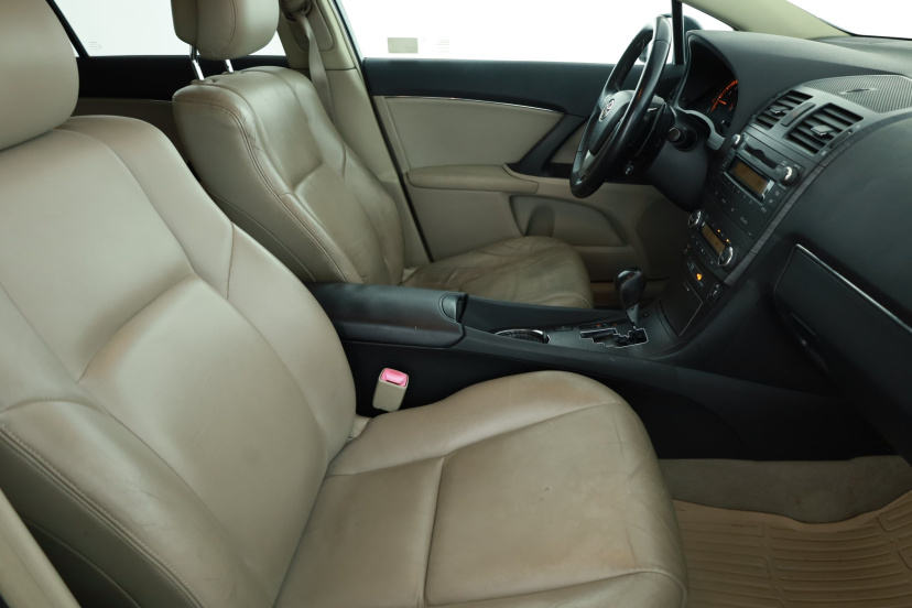 Toyota Avensis, 2011