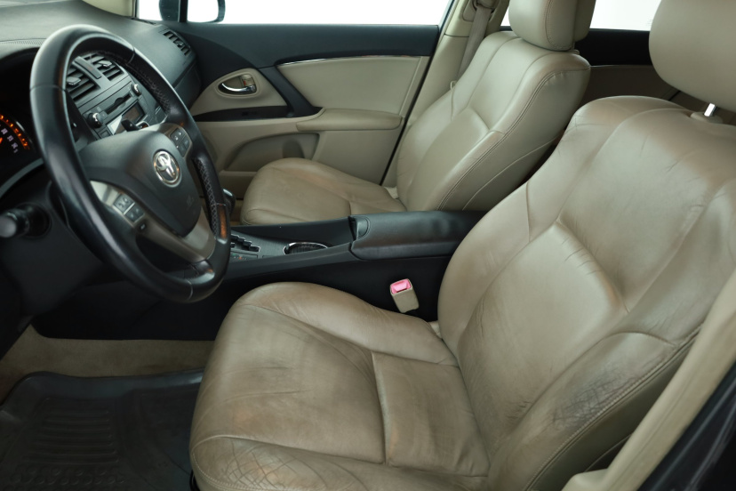 Toyota Avensis, 2011