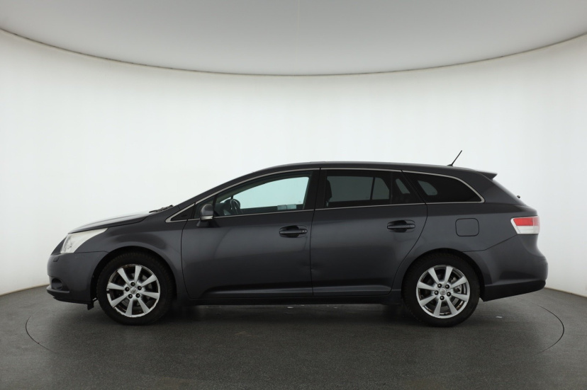 Toyota Avensis, 2011