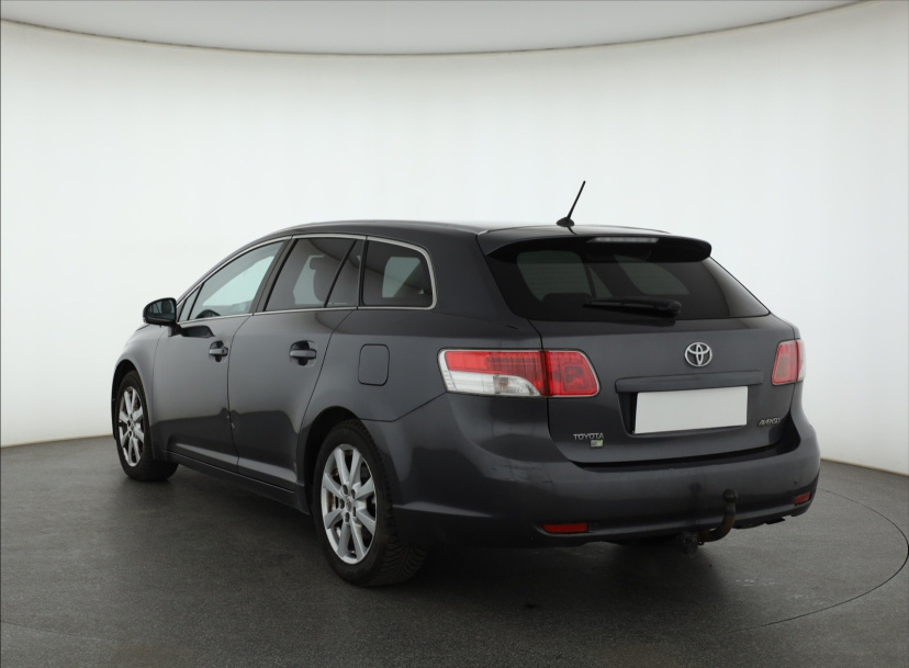Toyota Avensis, 2011