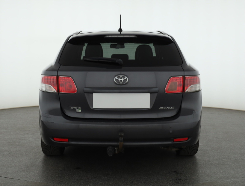 Toyota Avensis, 2011