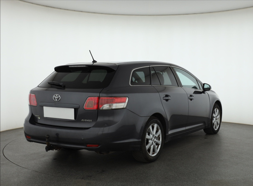 Toyota Avensis, 2011