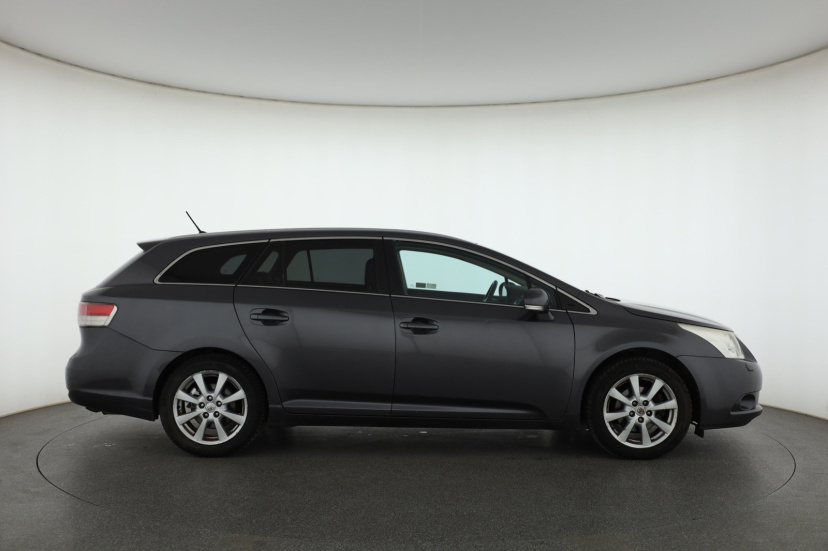 Toyota Avensis, 2011