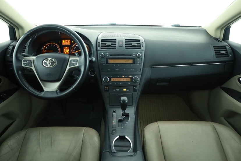Toyota Avensis, 2011