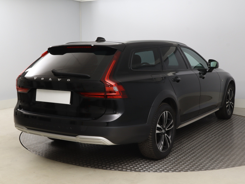 Volvo V90 Cross Country, 2021