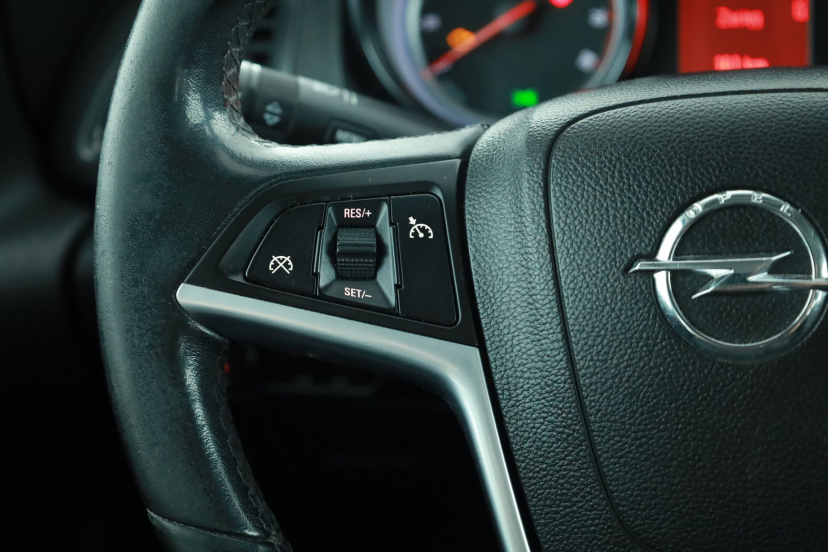 Opel Astra, 2011