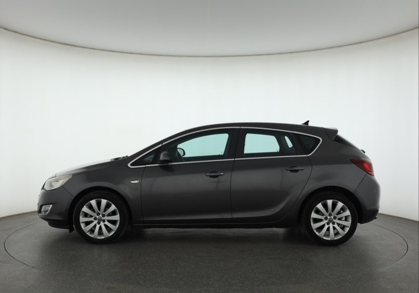 Opel Astra, 2011