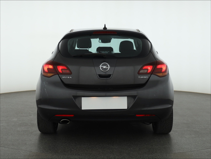 Opel Astra, 2011
