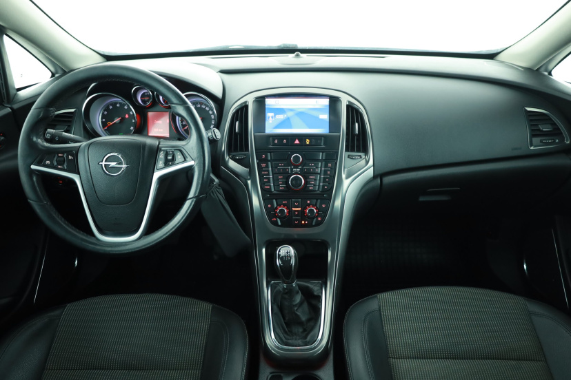 Opel Astra, 2011