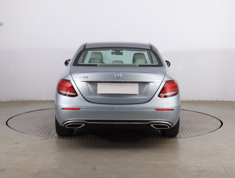 Mercedes-Benz E, 2016
