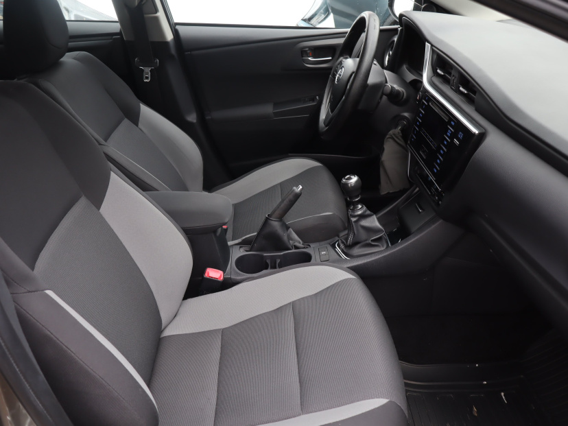 Toyota Auris, 2016