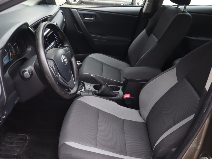 Toyota Auris, 2016