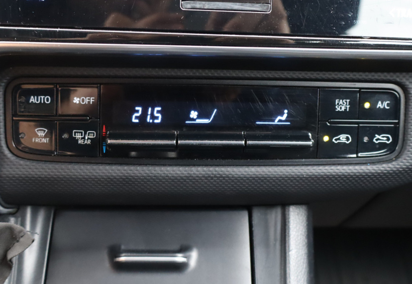 Toyota Auris, 2016