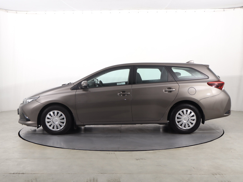 Toyota Auris, 2016