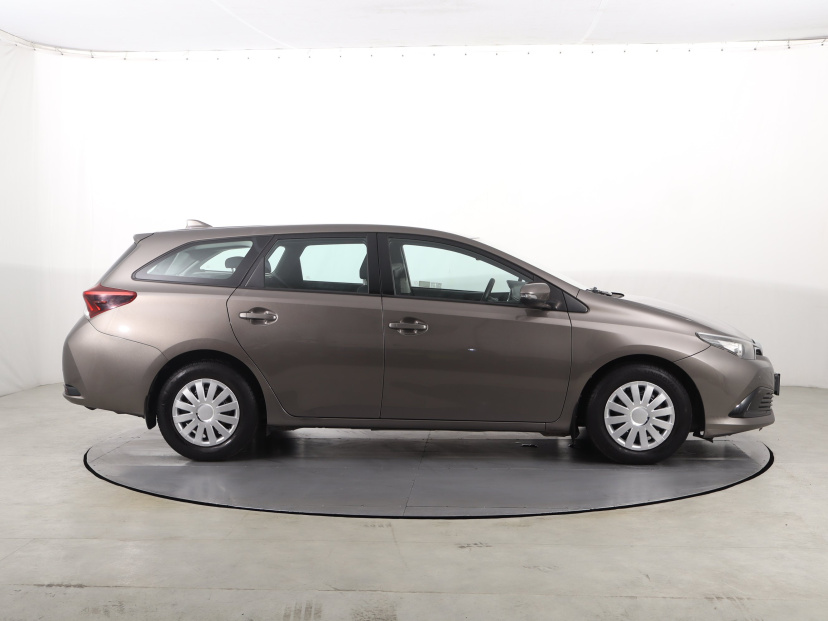 Toyota Auris, 2016