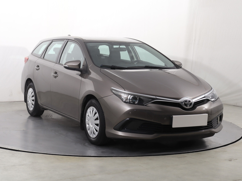 Toyota Auris, 2016