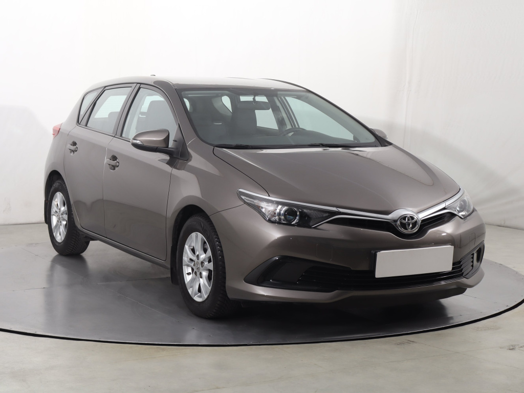 Toyota Auris, 2016