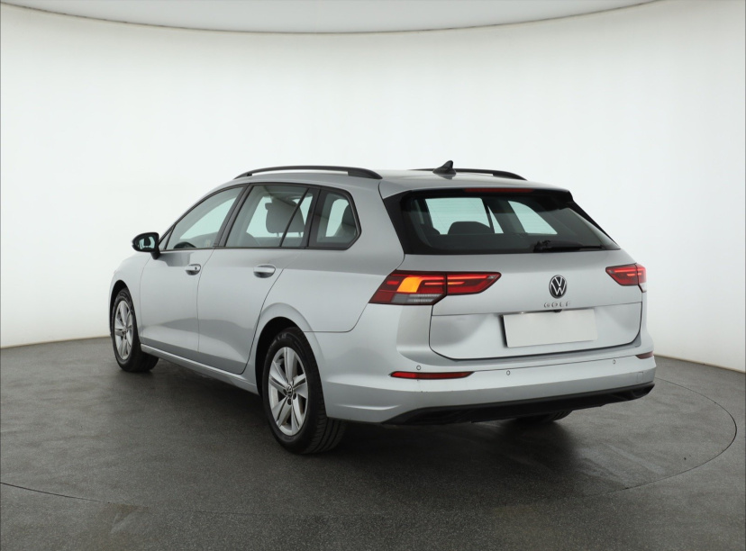 Volkswagen Golf, 2022