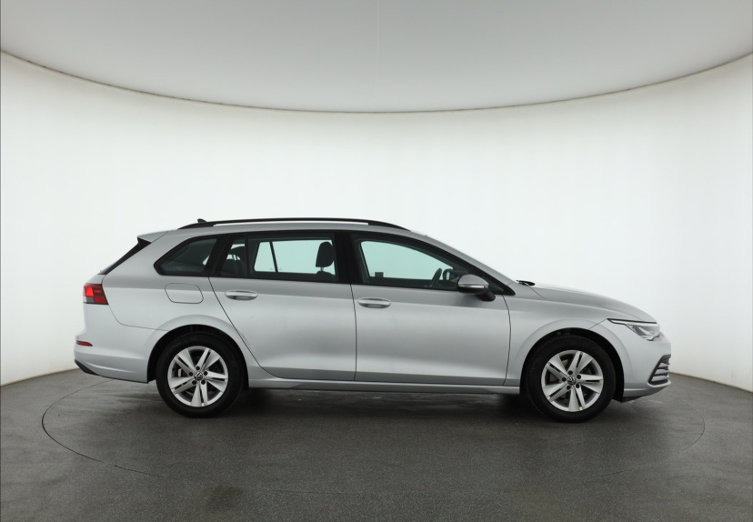 Volkswagen Golf, 2022