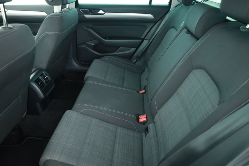 Volkswagen Passat, 2022