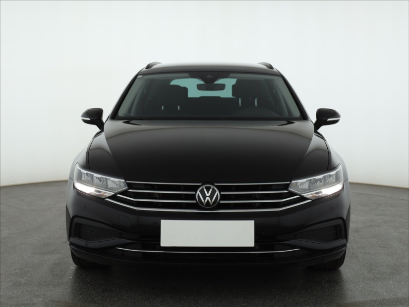 Volkswagen Passat, 2022