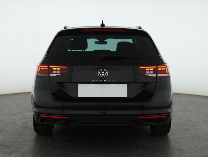 Volkswagen Passat, 2022