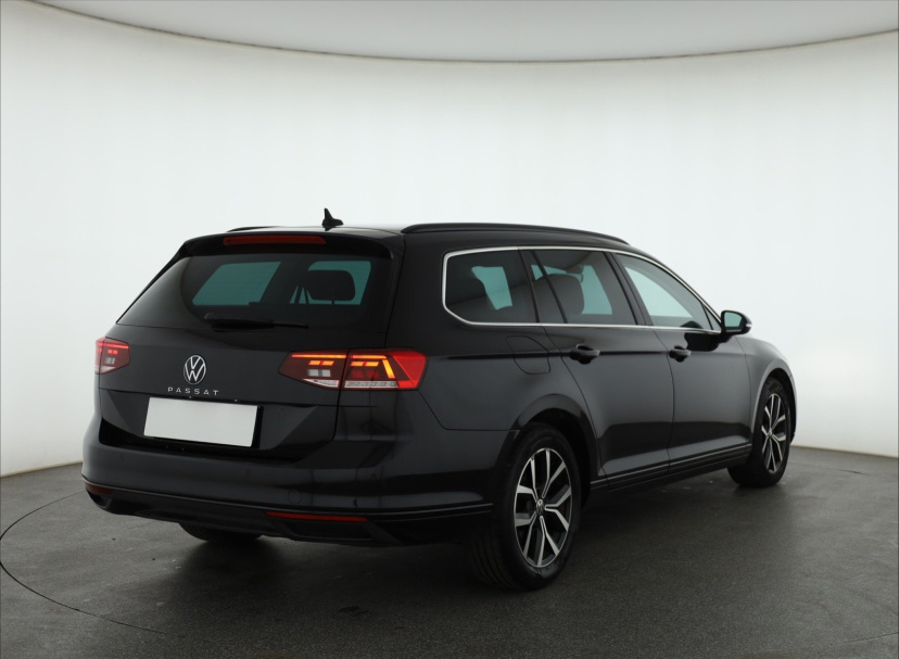 Volkswagen Passat, 2022