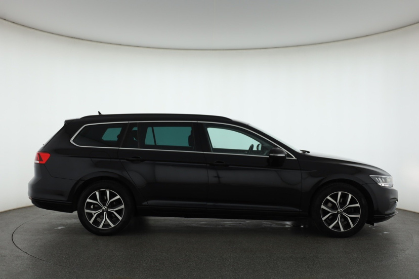 Volkswagen Passat, 2022