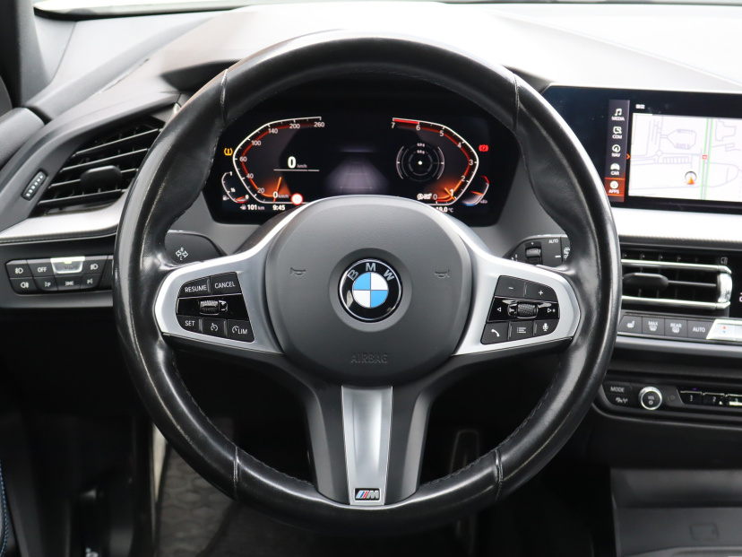 BMW 1, 2023