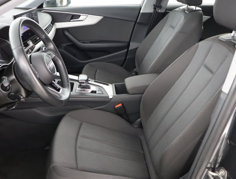 Audi A4, 2021