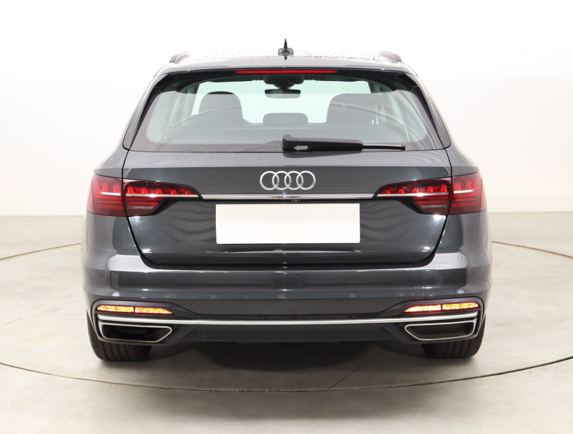 Audi A4, 2021