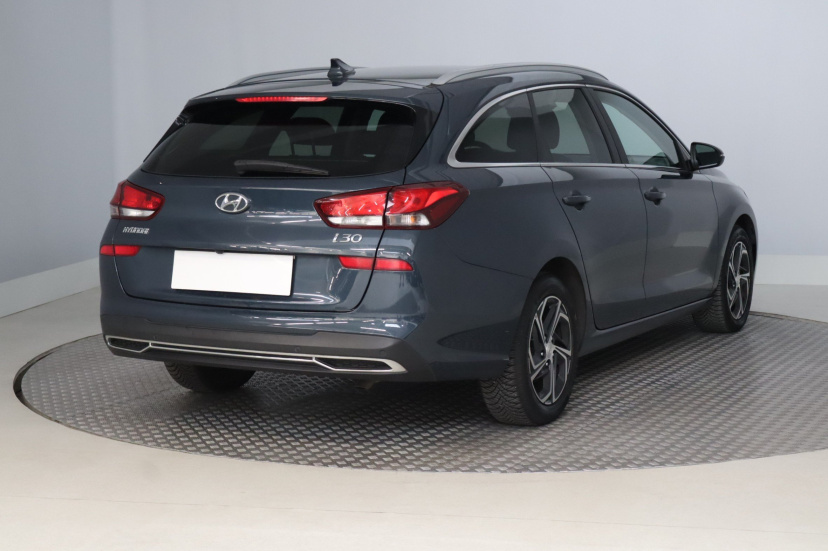 Hyundai i30, 2022