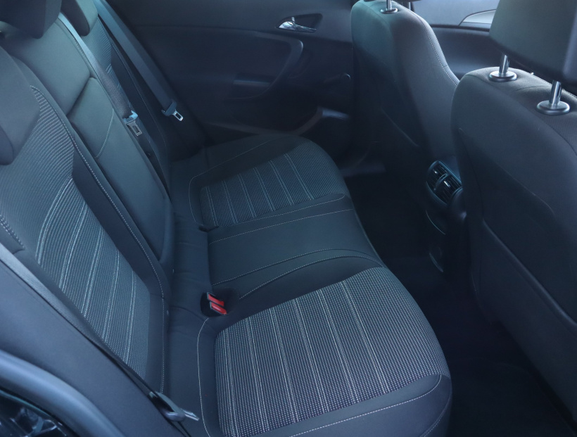 Opel Insignia, 2011
