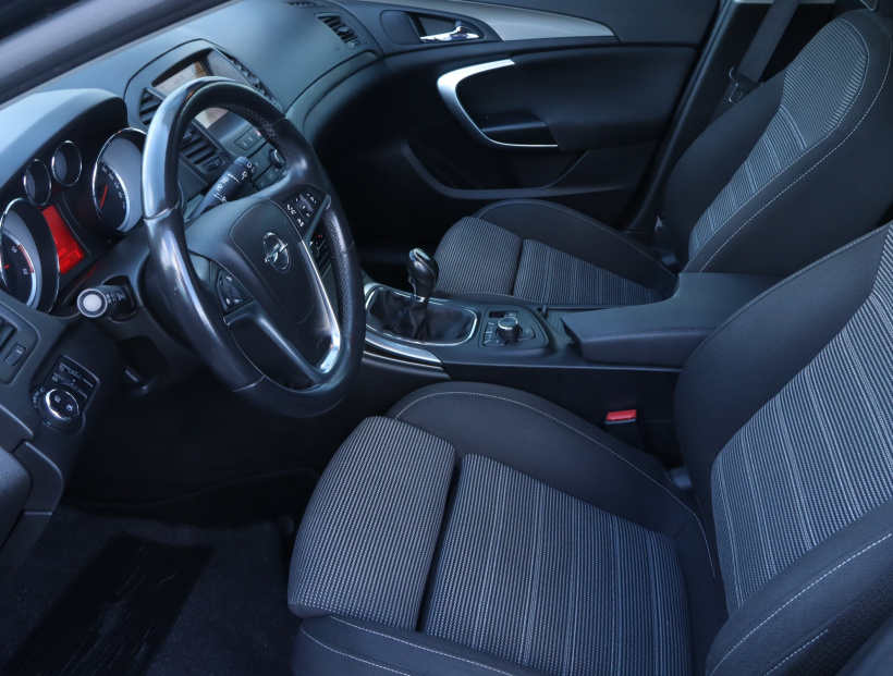 Opel Insignia, 2011
