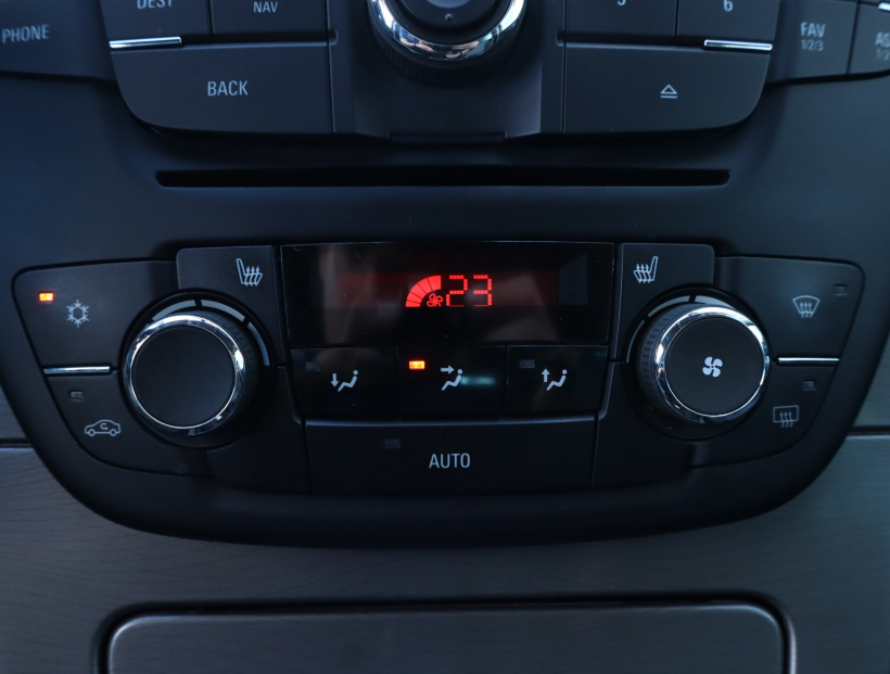 Opel Insignia, 2011